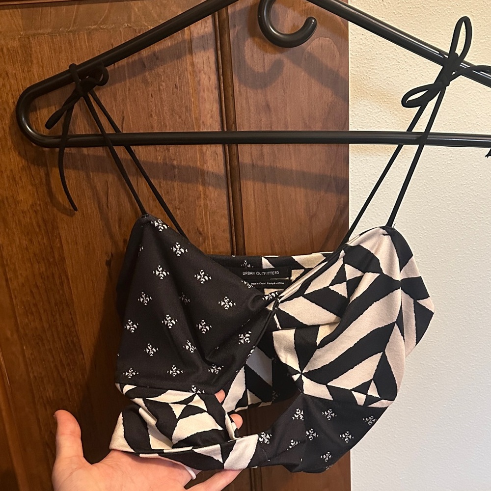 Urban Outfitters Black and White Geometric Crop Top